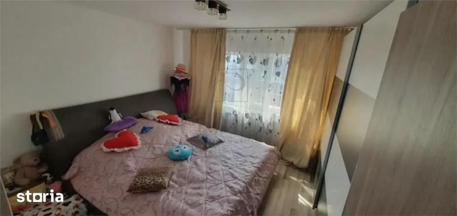 Apartament cu 3 camere decomandat în Lunei