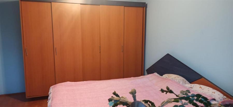 Apartament cu 3 camere decomandat, mobilat în Berceni
