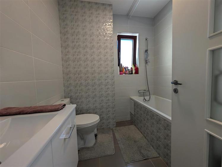 Apartament cu 3 camere decomandat în Cug