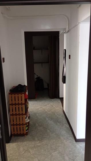 Apartament cu 3 camere decomandat în Exterior Vest