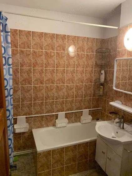Apartament cu 3 camere decomandat, mobilat în Dacia