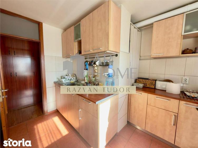 Apartament cu 3 camere decomandat, mobilat în Democrației