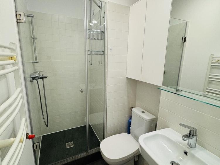 Apartament cu 3 camere decomandat, mobilat în Tineretului