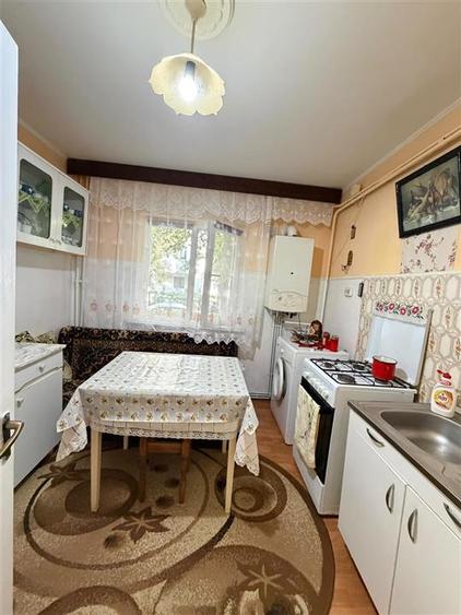 Apartament cu 2 camere decomandat în Nicolina