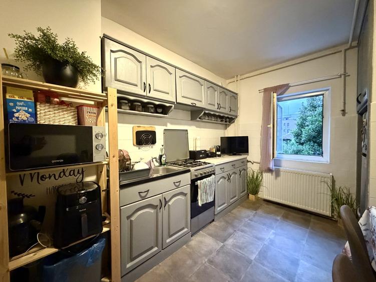 Apartament cu 2 camere semidecomandat, mobilat în Dâmbovița
