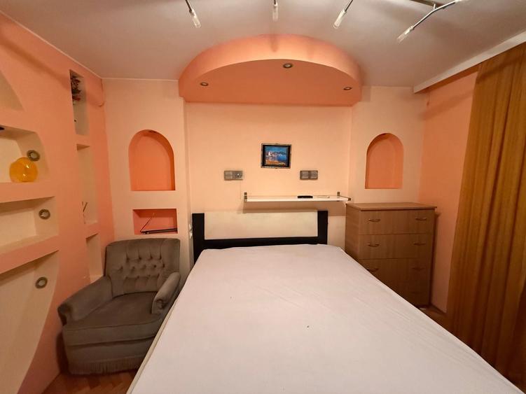 Apartament cu 4 camere semidecomandat, mobilat în Gorjului