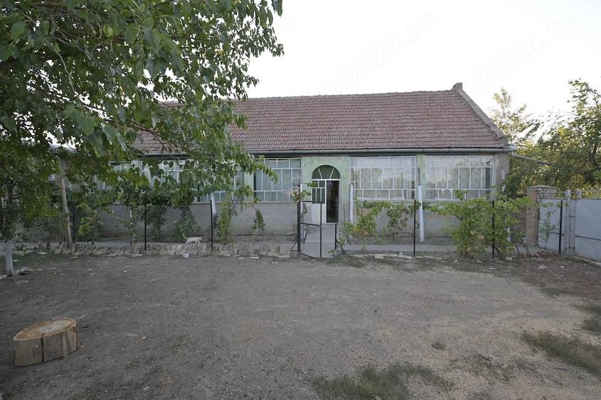 Casă cu 2 camere cu Teren 1833 Mp în Igriș
