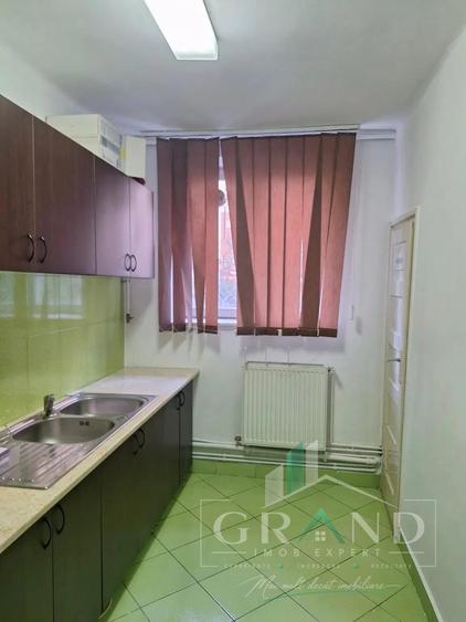 Apartament cu 2 camere semidecomandat, mobilat în Horea