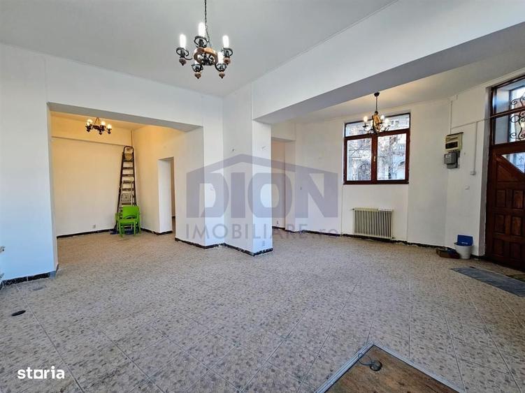 Casă cu 4 camere în Central