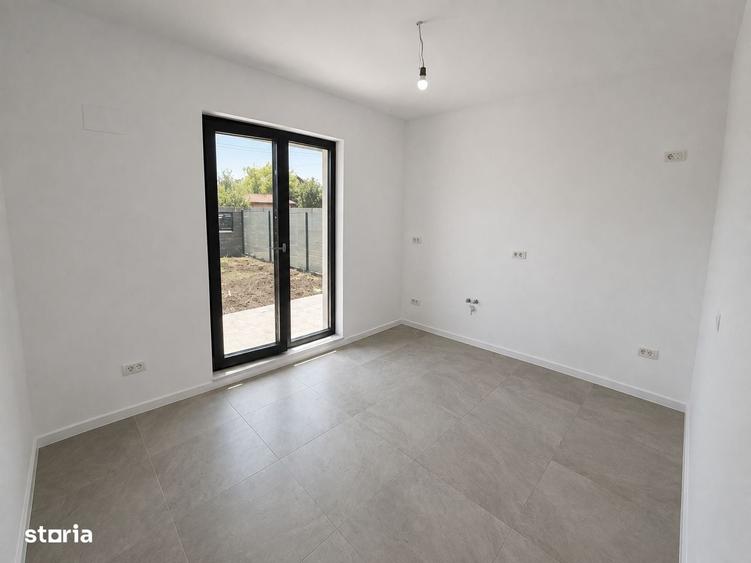 Casă cu 4 camere în Crevedia