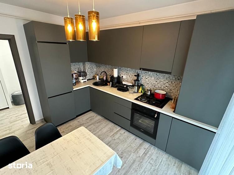 Apartament cu 3 camere decomandat în Rediu