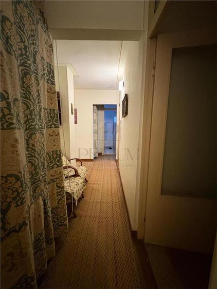 Apartament cu 4 camere decomandat în Aradului