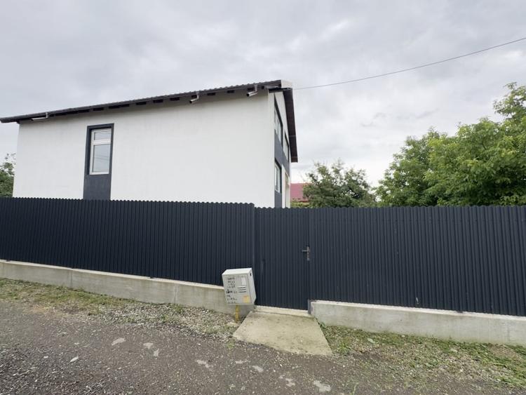 Casă individuală cu 4 camere cu Canalizare în Hemeiuș
