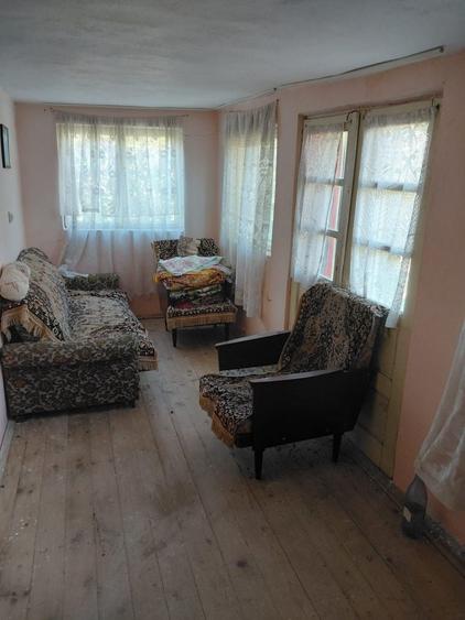 Casă cu 4 camere în Merișani