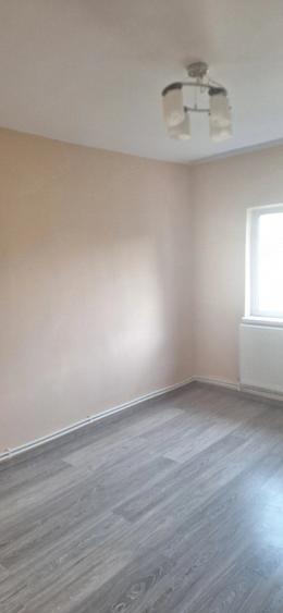Apartament cu 3 camere decomandat în Exterior Vest