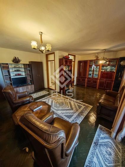 Apartament cu 4 camere decomandat în Ultracentral