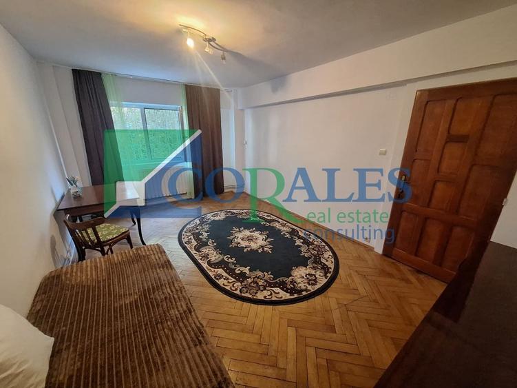 Apartament cu 3 camere decomandat, mobilat în Aradului