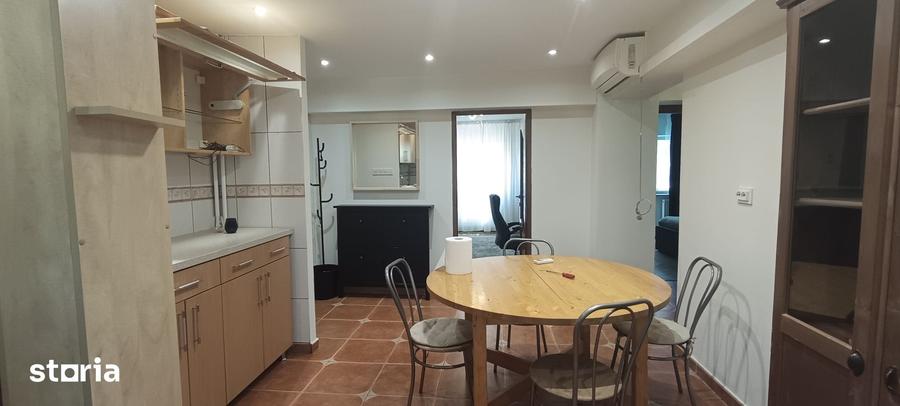 Apartament cu 3 camere decomandat în Calea București