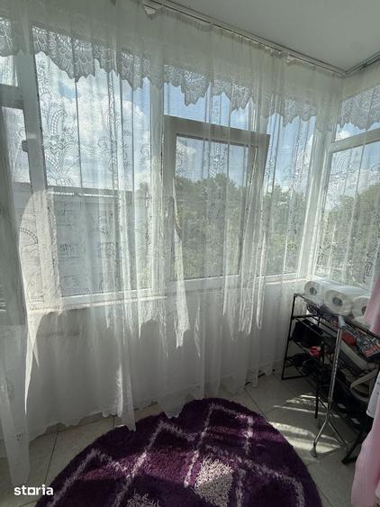 Apartament cu 3 camere decomandat în Calarași 4