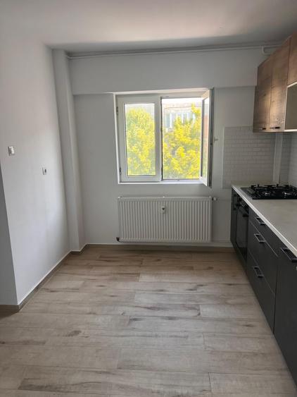 Apartament cu 4 camere decomandat în Beller