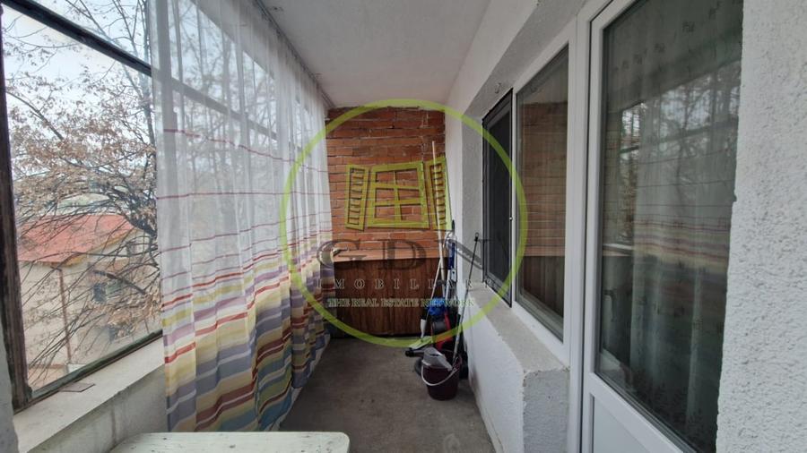 Apartament cu 3 camere decomandat, mobilat în 1 Mai