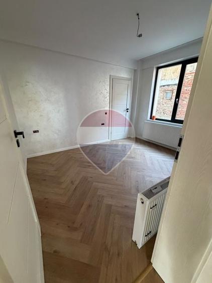 Apartament cu 3 camere decomandat, mobilat în 1 Mai