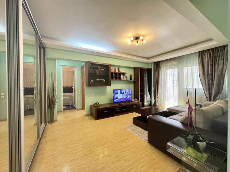 Apartament cu 2 camere semidecomandat, mobilat în Timpuri Noi