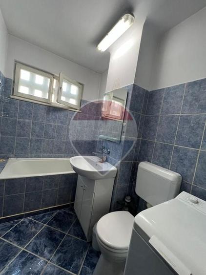 Apartament cu 2 camere semidecomandat, mobilat în Cina