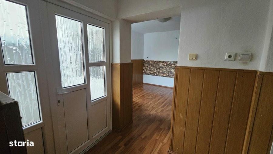 Casă cu 3 camere cu Teren 130 Mp în Central