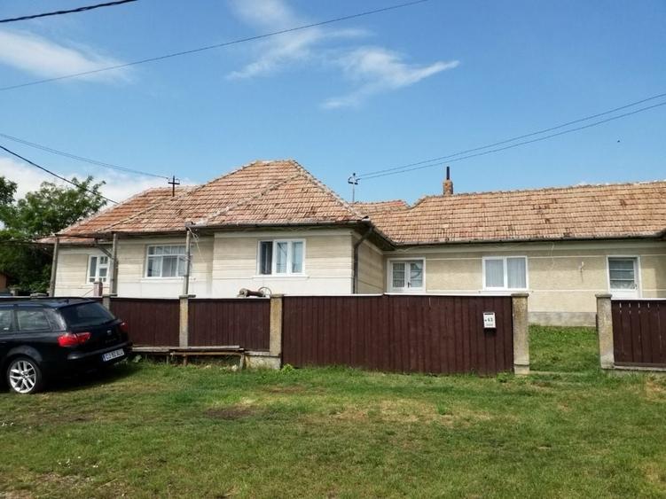 Casă cu 4 camere în Ceanu Mic