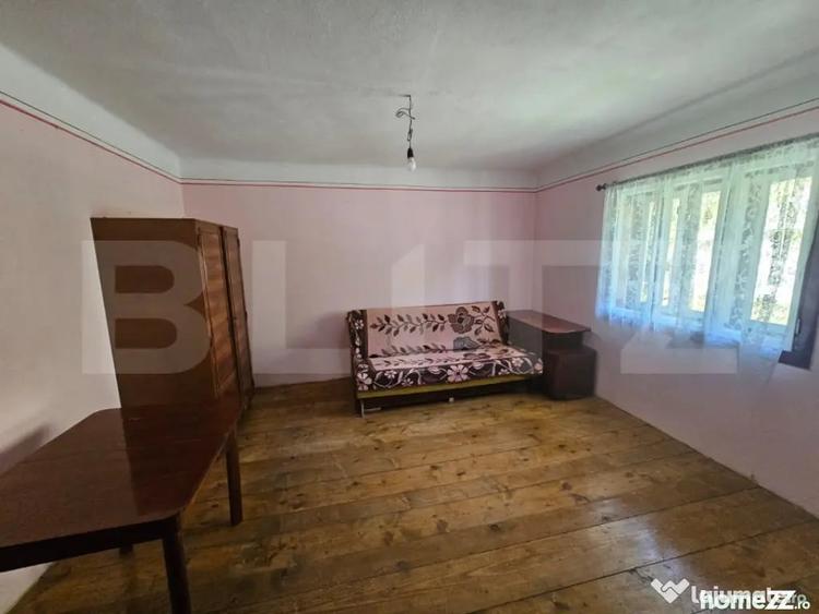 Casă cu 3 camere cu Teren 2800 Mp în Întregalde