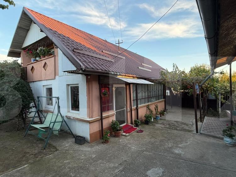 Casă individuală cu 8 camere cu Canalizare în Exterior Sud