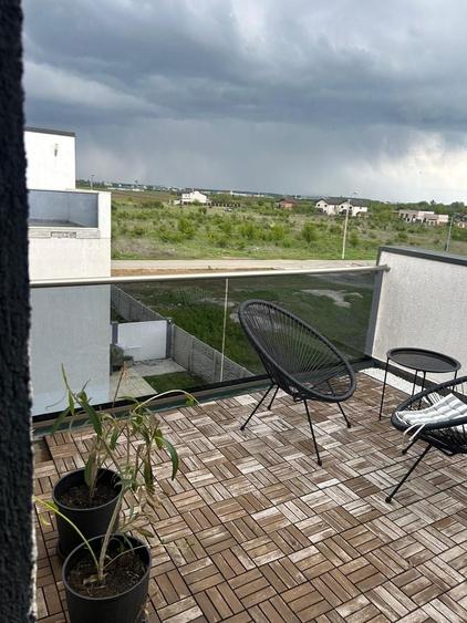Duplex cu 4 camere cu Canalizare în Central