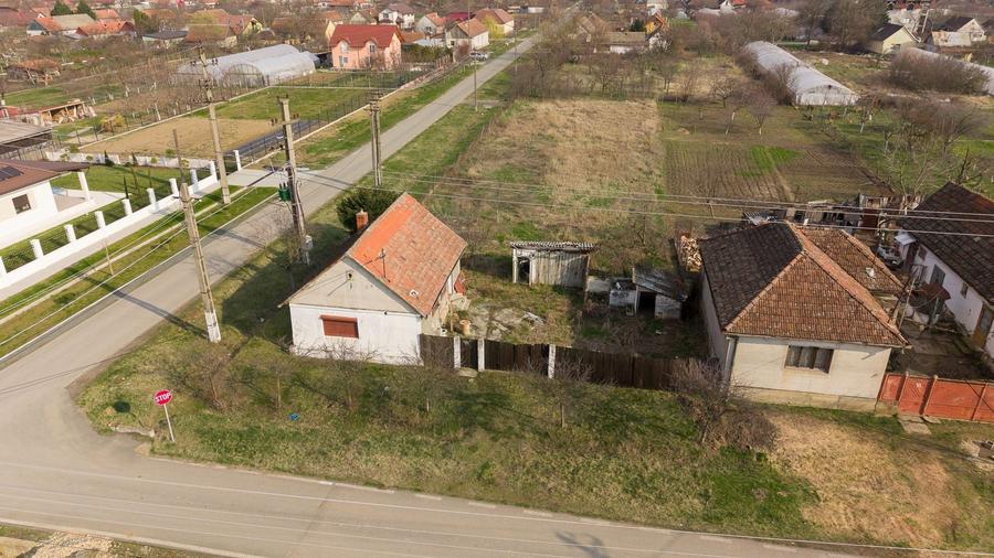 Casă individuală cu 2 camere cu Canalizare în Cuvin