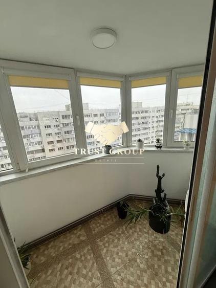 Apartament cu 3 camere decomandat în P-ța Victoriei
