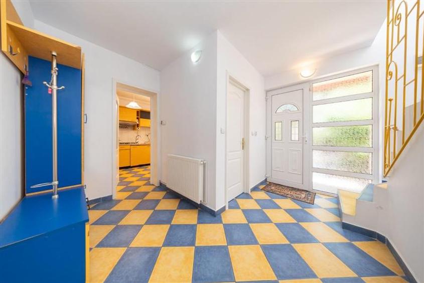 Casă individuală cu 4 camere cu Canalizare în Dârste