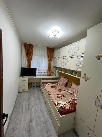 Apartament cu 3 camere decomandat în Găvana