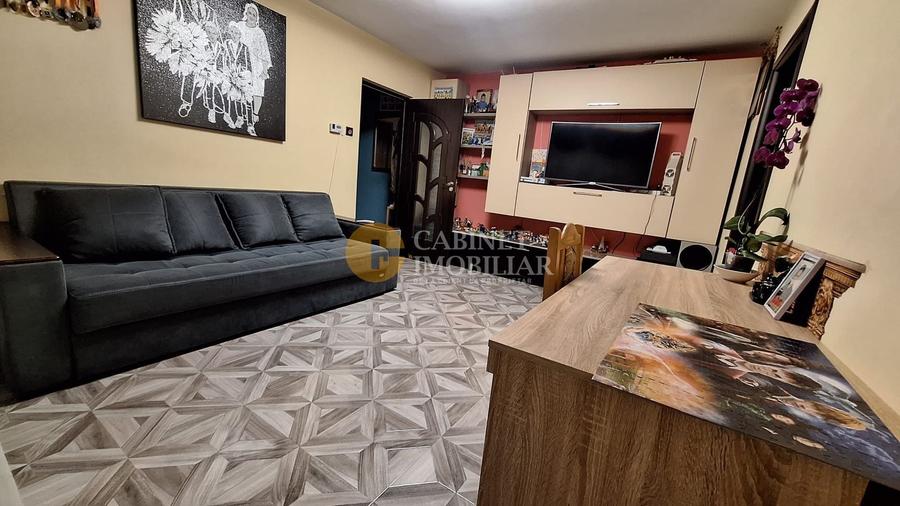 Apartament cu 2 camere semidecomandat, mobilat în Podu Roș