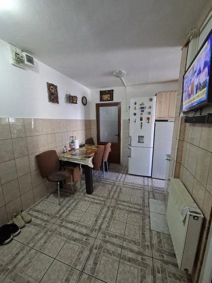 Apartament cu 3 camere decomandat în Bartolomeu