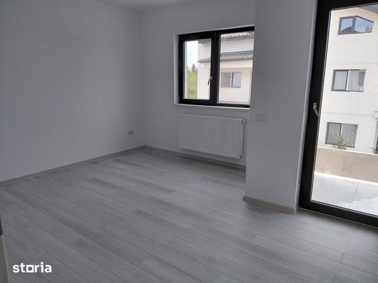 Casă cu 7 camere cu Teren 200 Mp în Central