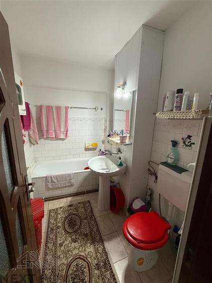 Apartament cu 3 camere decomandat, mobilat în Central