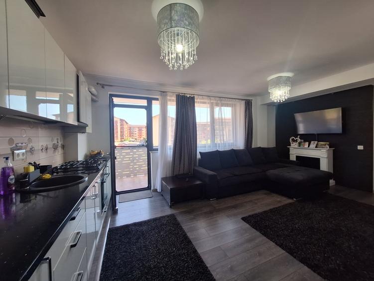 Apartament cu 3 camere semidecomandat, mobilat în Florești