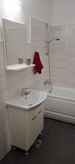 Apartament cu 3 camere decomandat în Florești
