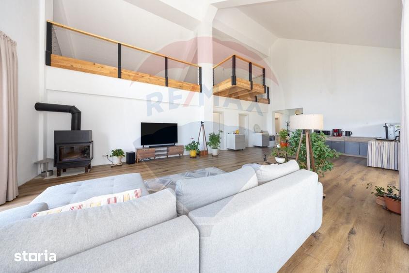 Casă cu 5 camere cu Teren 2481 Mp în Bran