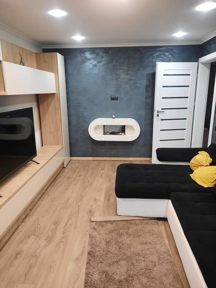 Apartament cu 3 camere decomandat în Decebal