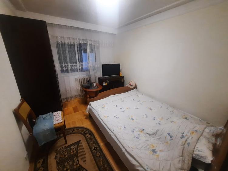 Apartament cu 3 camere decomandat, mobilat în Cug
