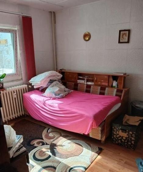 Apartament cu 3 camere decomandat, mobilat în Sebastian