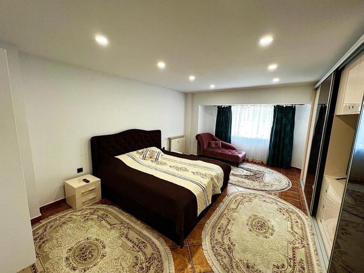 Apartament cu 3 camere decomandat în Exterior Vest