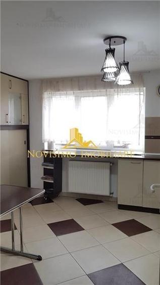 Casă individuală cu 6 camere cu Teren 70 Mp în Central