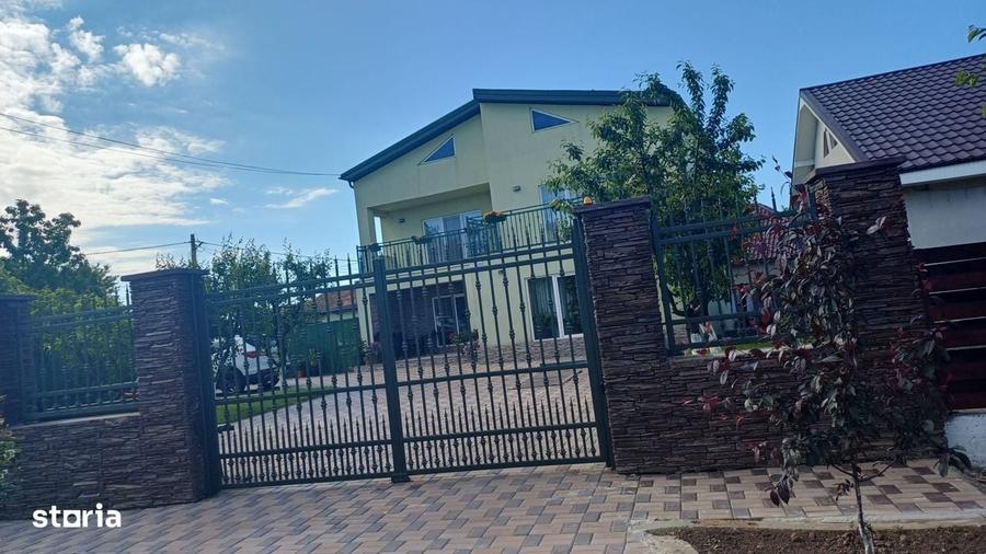 Casă cu 4 camere cu Teren 617 Mp în Cobadin